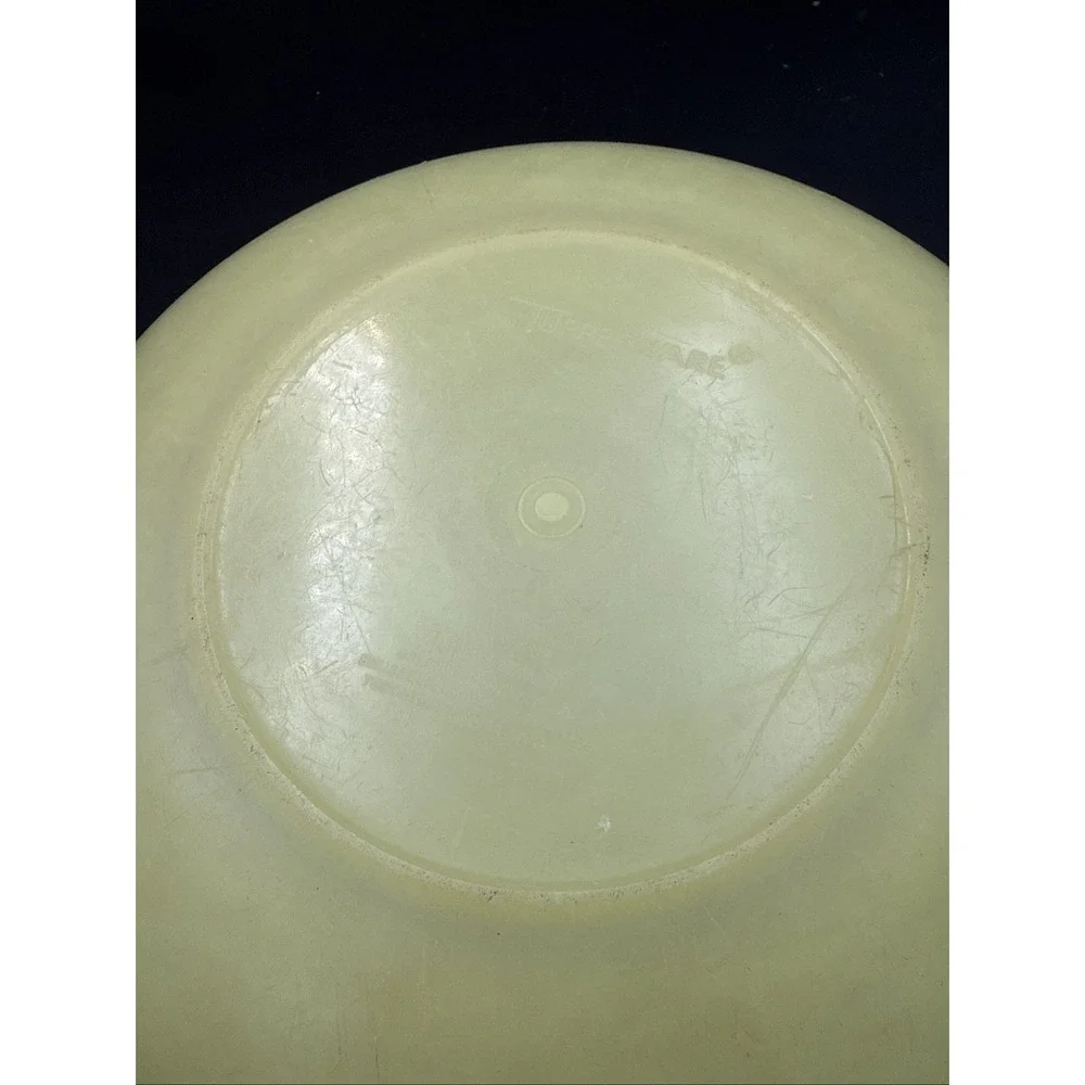 Tupperware light yellow